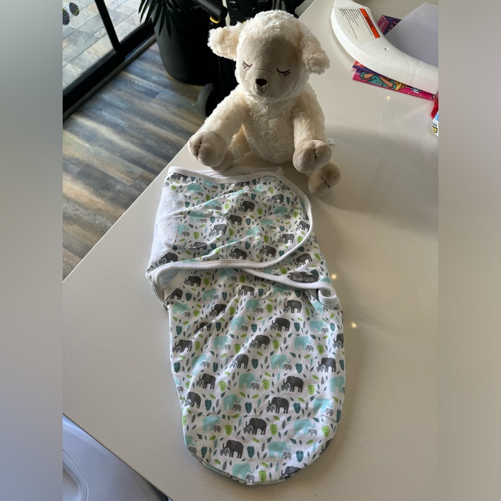Swaddle Me Baby Swaddle and Lamb Small/Medium